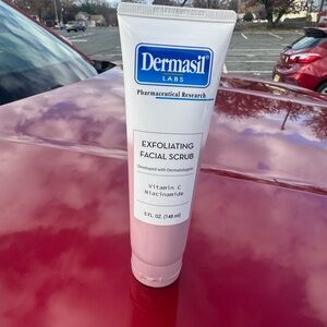 Dermasil Exfoliating Facial Scrub